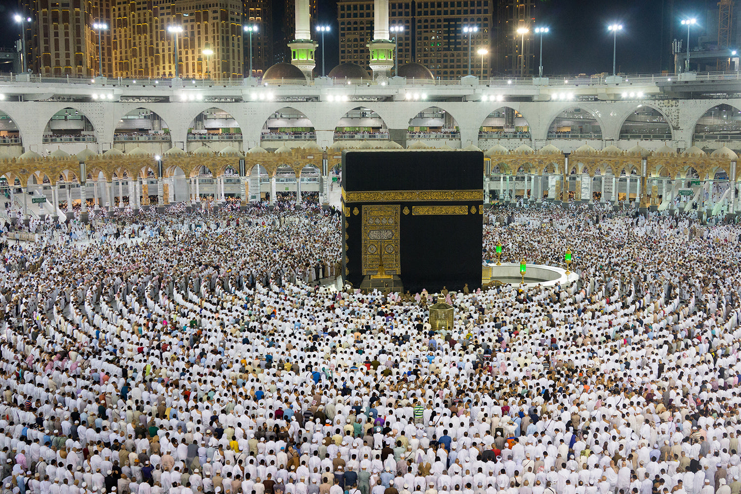 Kaaba in Makkah with crowd of Muslim people all over the world praying together Canvas